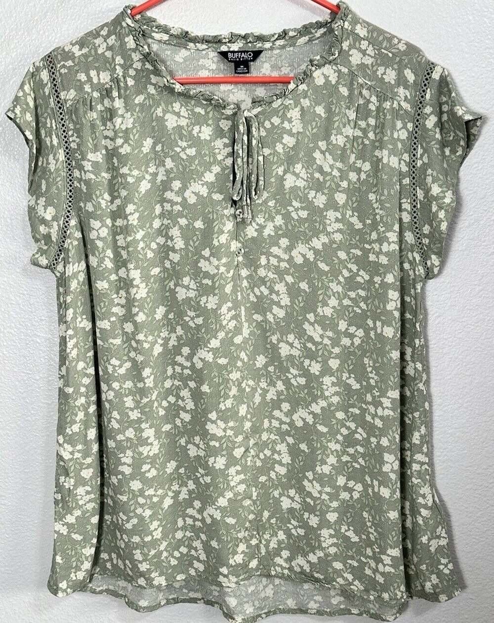 Buffalo David Bitton Women’s Green Daisy Short Sleeve Top Buttons Crochet Medium